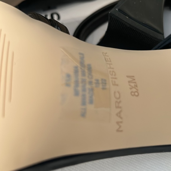 New in Box Marc Fisher sandals 8.5M - Picture 3 of 6